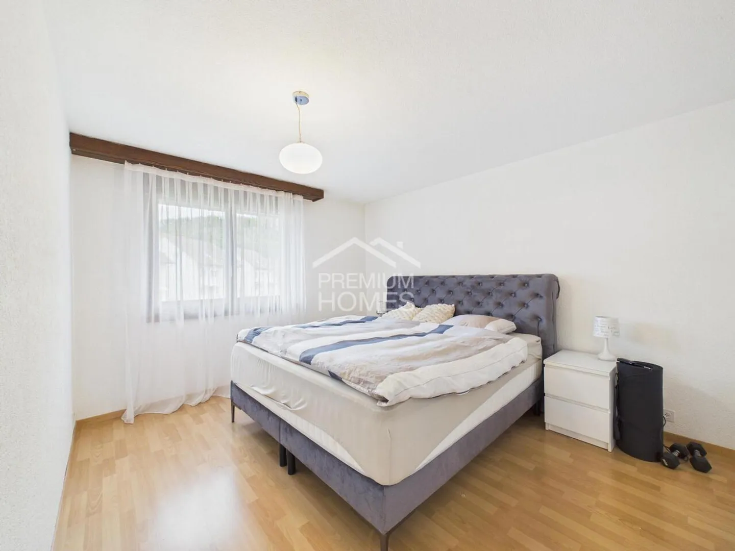 Charming Apartment with Balcony - Photo 3 of 6