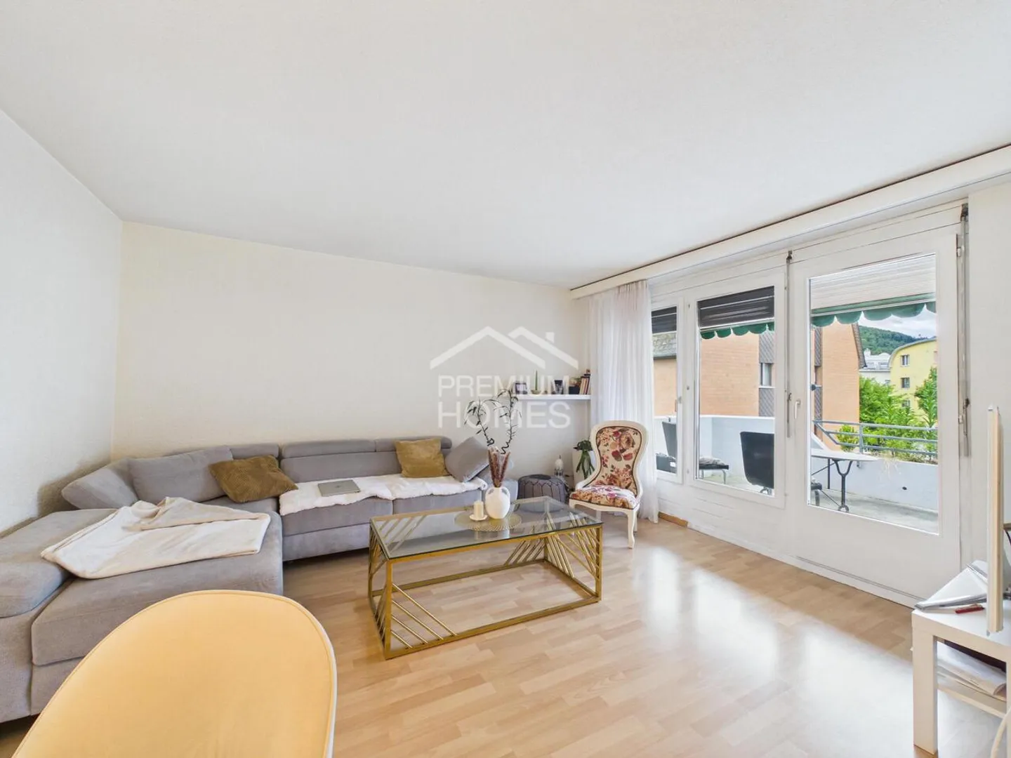 Charming Apartment with Balcony - Photo 4 of 6