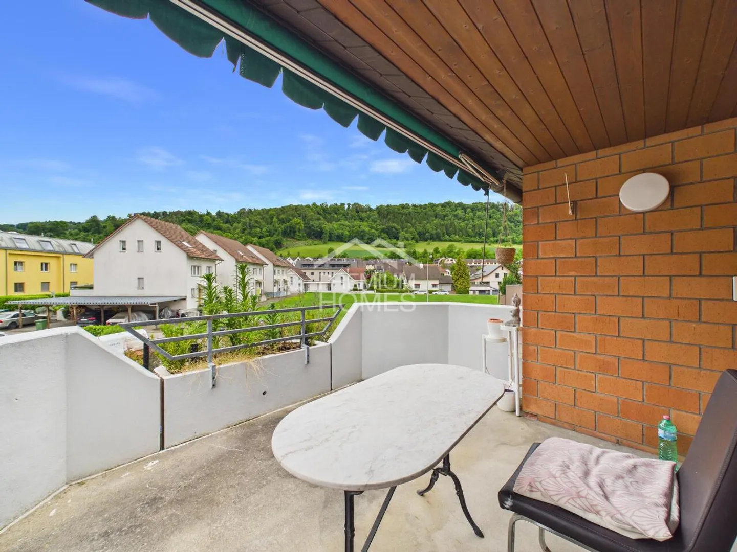 Charming Apartment with Balcony - Photo 5 of 6