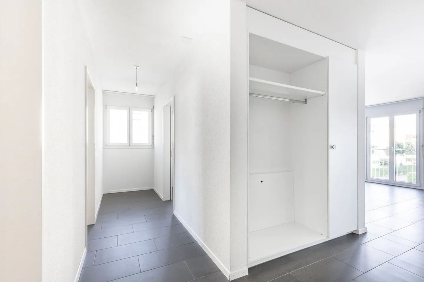 Moderno appartamento di 3,5 stanze con balcone vetrato - Foto 9 di 13