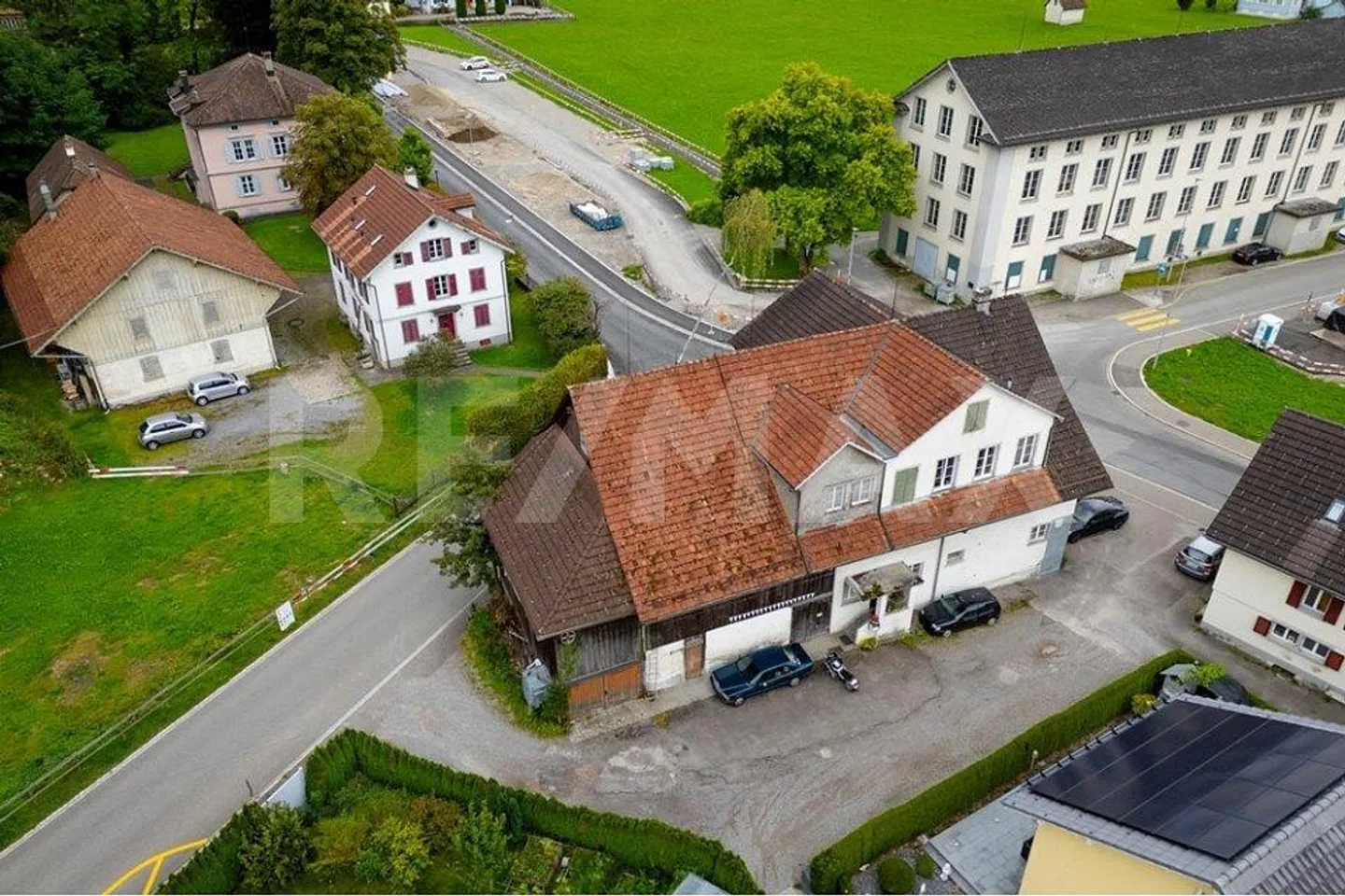 Da ristrutturare! Edificio residenziale con ristorante Löwen - Foto 2 di 13