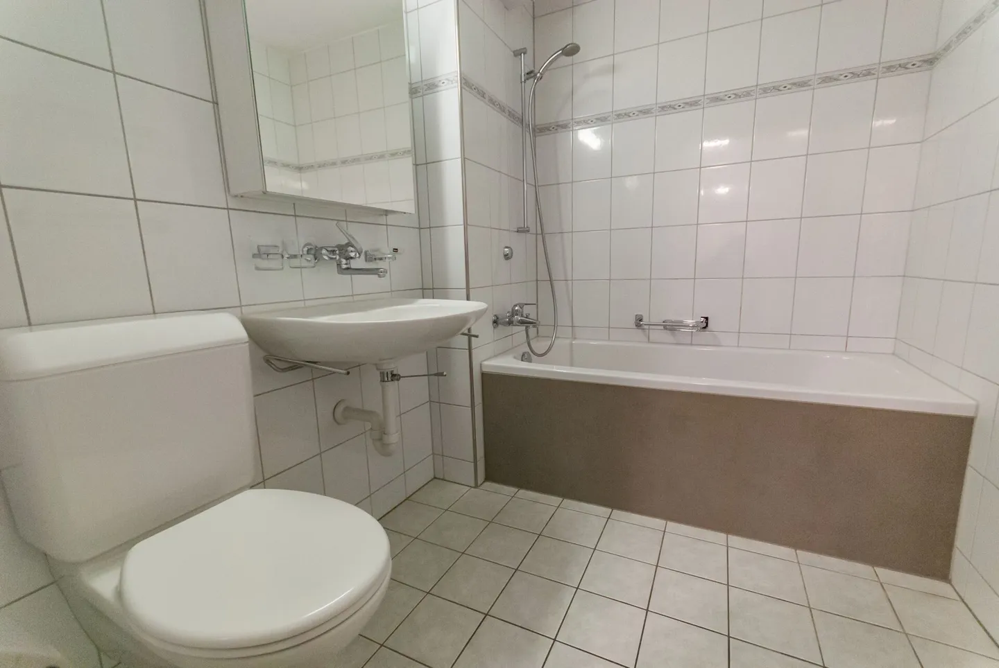 Attractive 4-room apartment with balcony - Photo 4 of 9