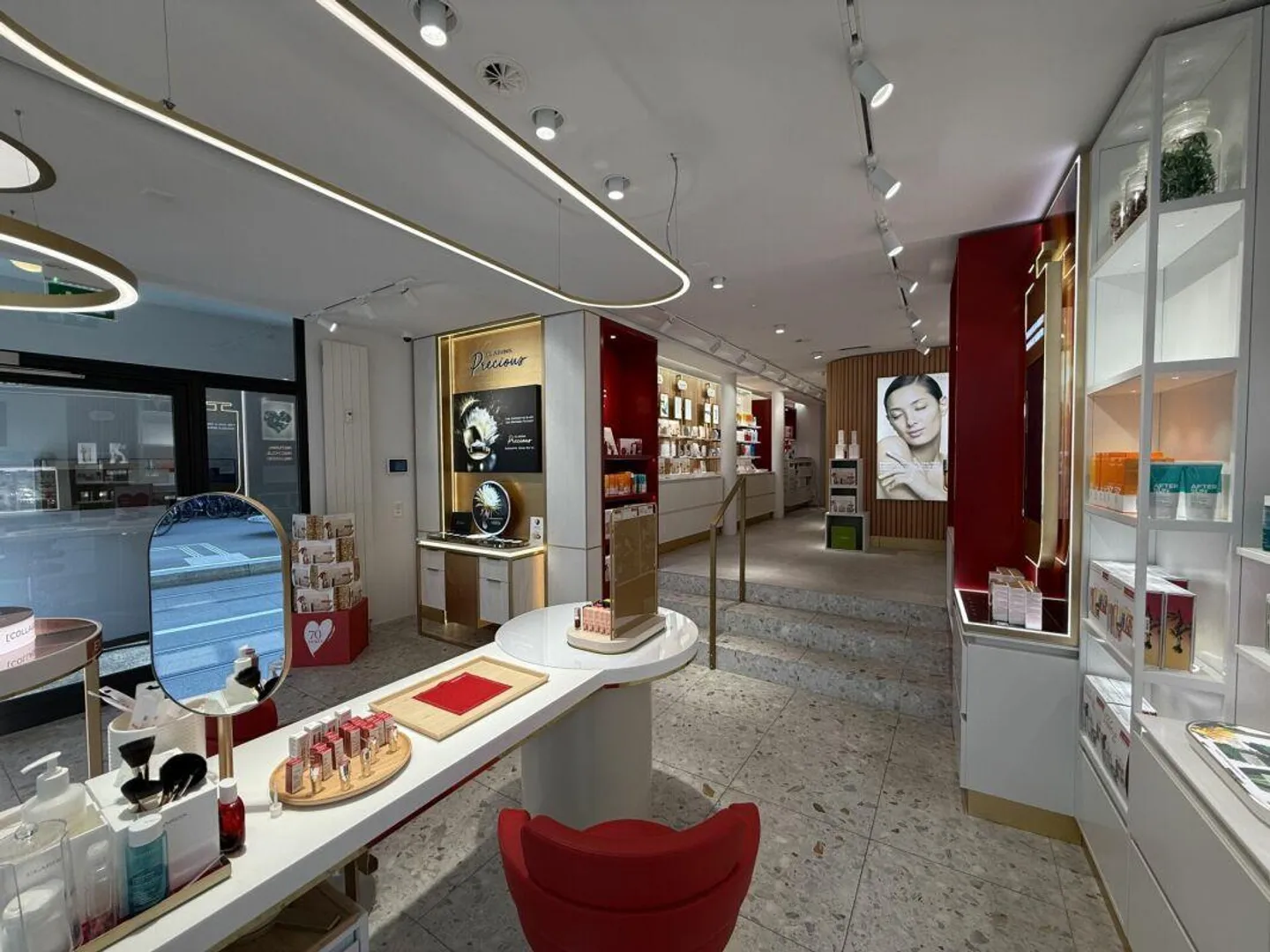 Retail space in prime city location - Photo 5 of 9