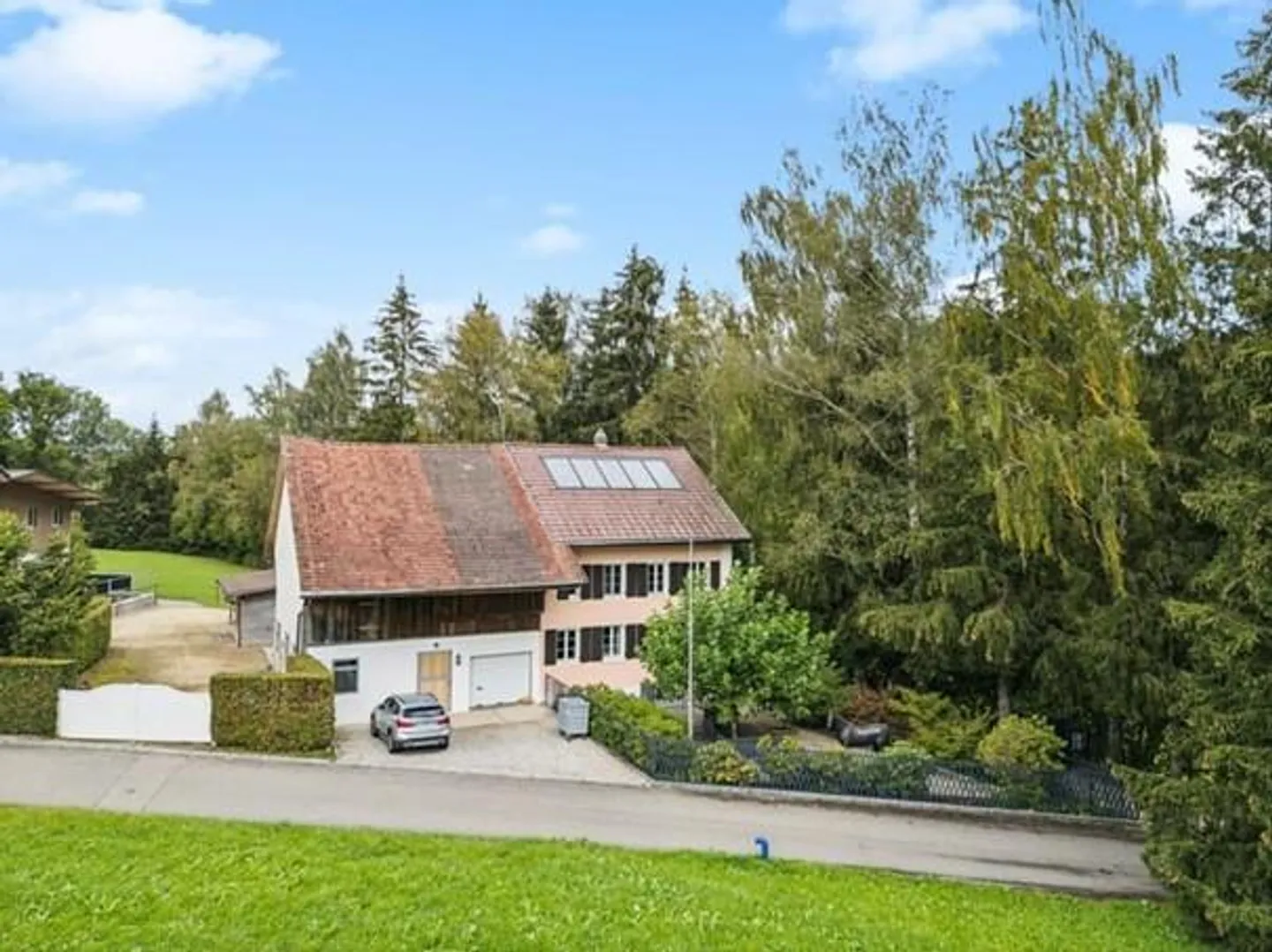 Maison résidentielle moderne avec nouvelle salle d'équitation à Wängi - Photo 1 sur 11