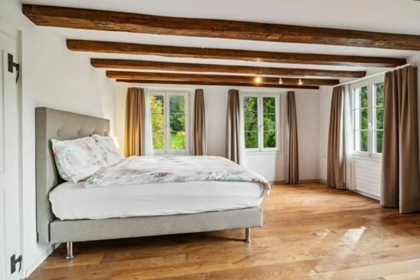 Maison résidentielle moderne avec nouvelle salle d'équitation à Wängi - Photo 4 sur 11