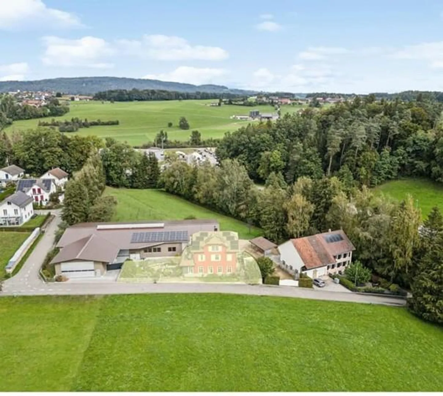 Maison résidentielle moderne avec nouvelle salle d'équitation à Wängi - Photo 2 sur 11