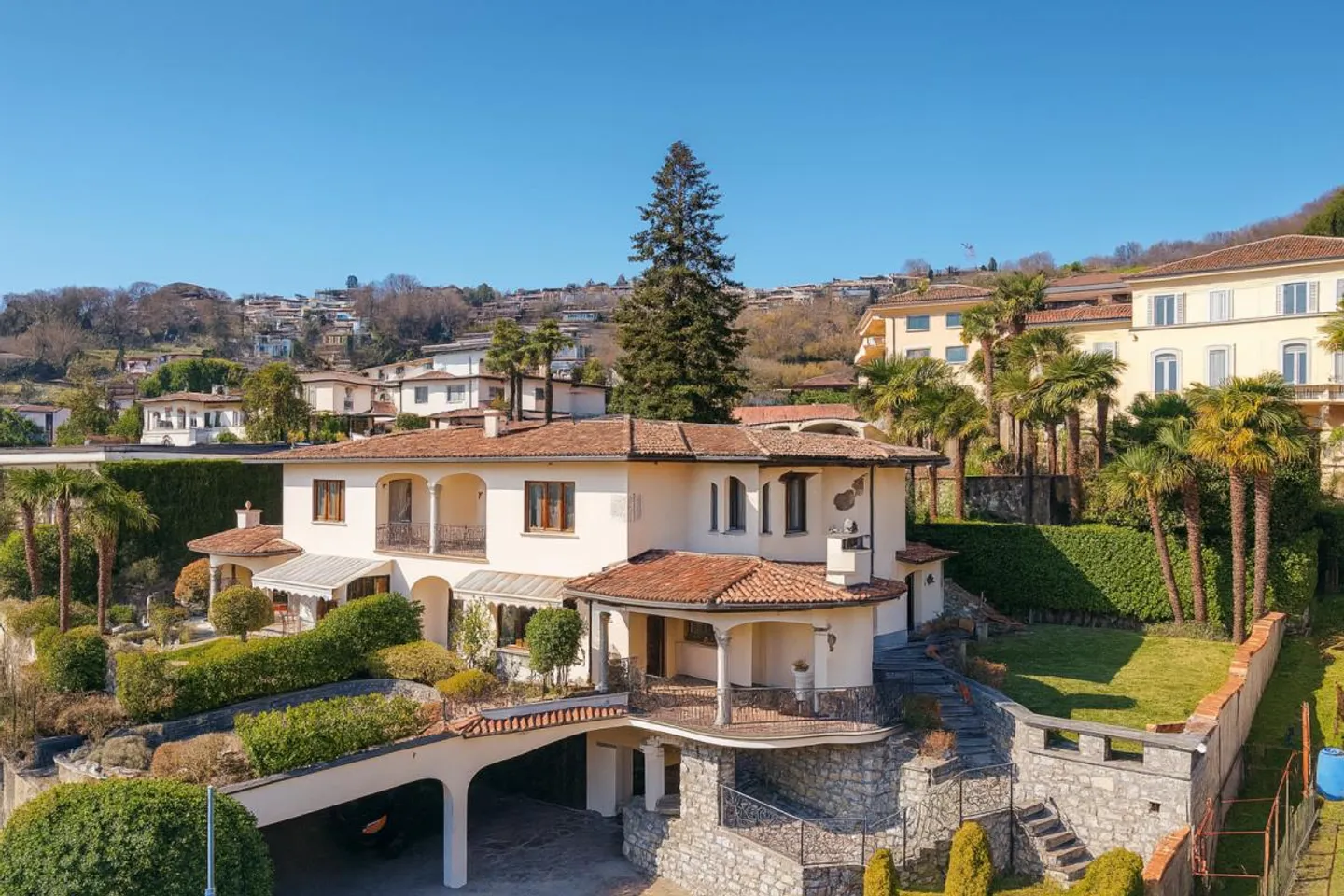 Elegantes Mittelmeervilla mit atemberaubendem Blick auf den Luganer Golf - Foto 1 von 23