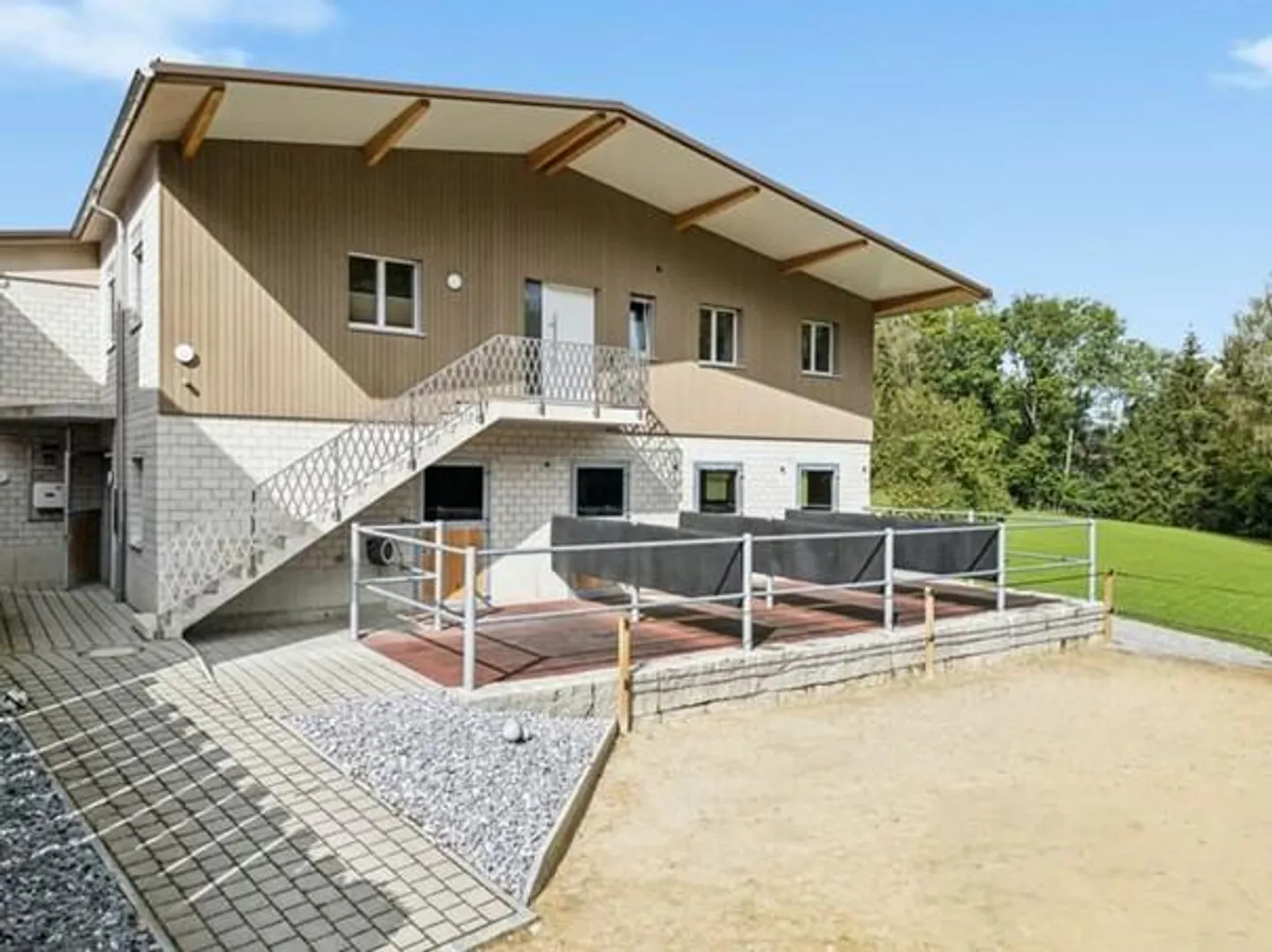 Maison résidentielle moderne avec nouvelle salle d'équitation à Wängi - Photo 8 sur 11