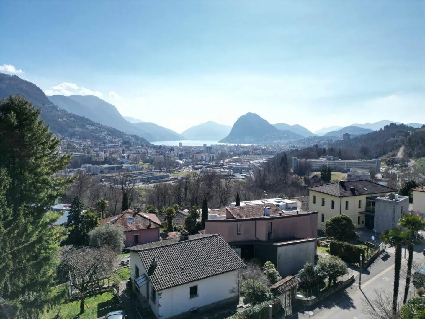 Elegantes Mittelmeervilla mit atemberaubendem Blick auf den Luganer Golf - Foto 2 von 23