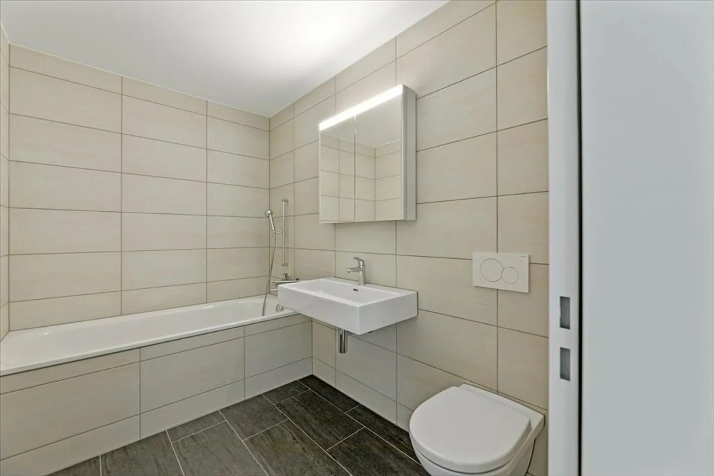 Vivere in un edificio moderno e luminoso - Nel cuore di Lachen! - Foto 3 di 7