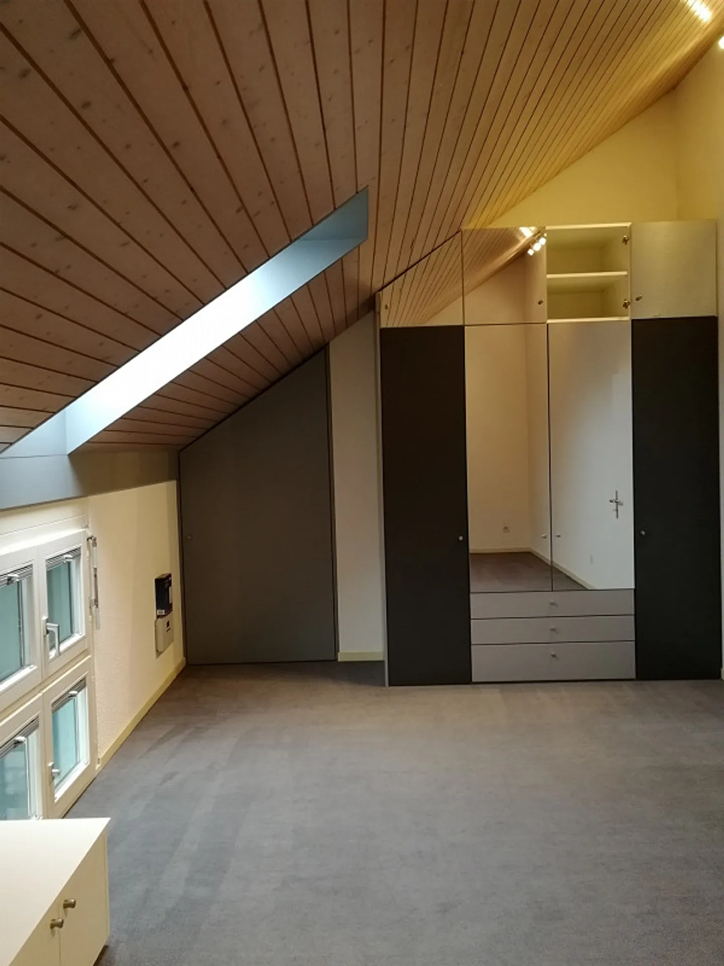 Incantevole appartamento mansardato di 3 stanze in una posizione tranquilla - Foto 10 di 15