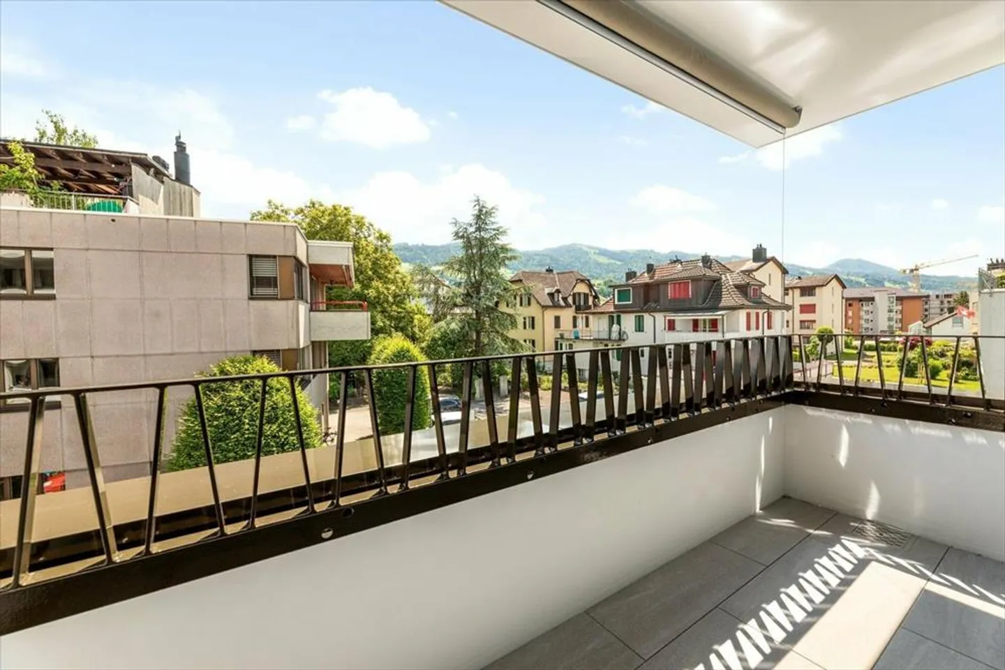 Vivere in un edificio moderno e luminoso - Nel cuore di Lachen! - Foto 6 di 7