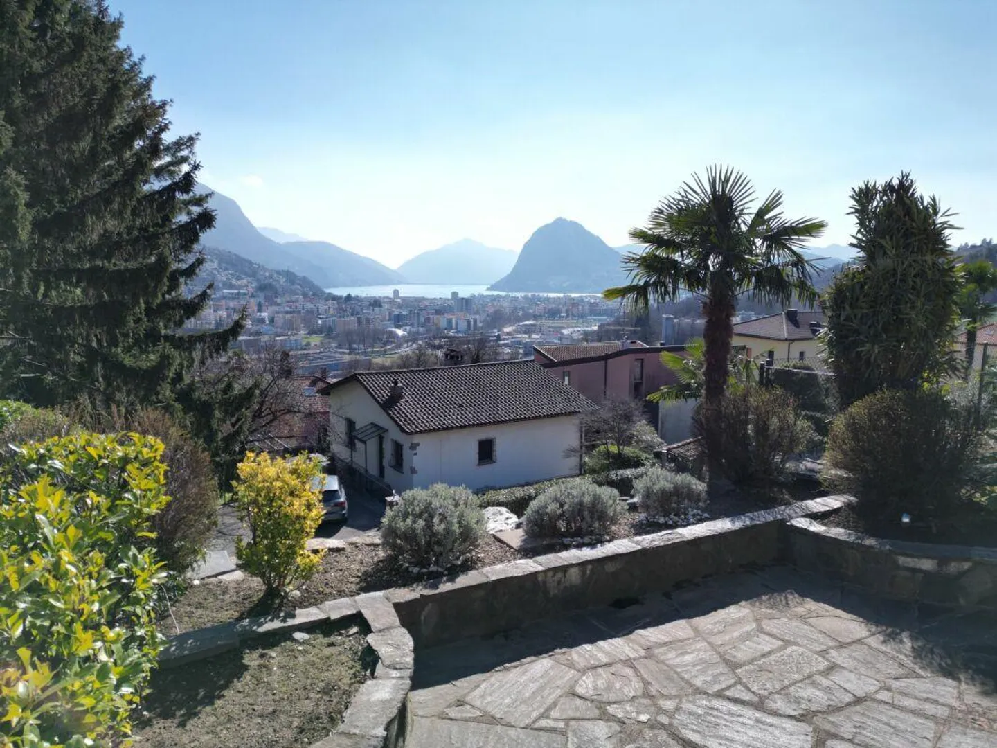 Elegantes Mittelmeervilla mit atemberaubendem Blick auf den Luganer Golf - Foto 3 von 23