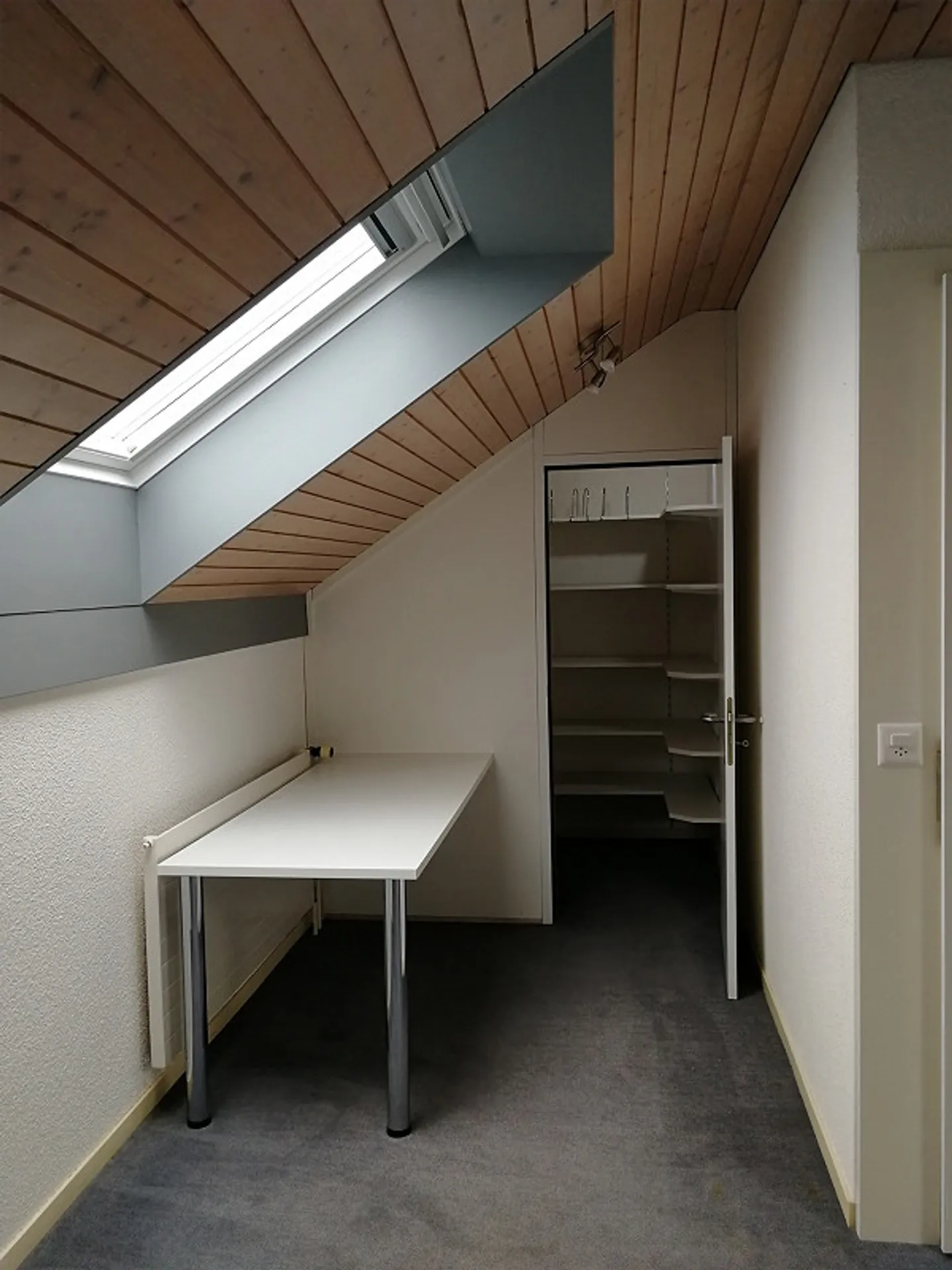 Incantevole appartamento mansardato di 3 stanze in una posizione tranquilla - Foto 14 di 15