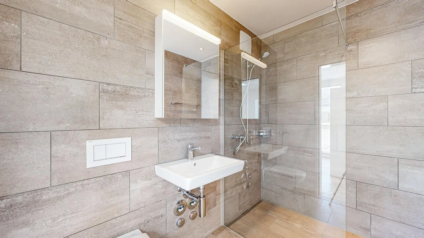 Take off and land in residential happiness! - Photo 8 of 13