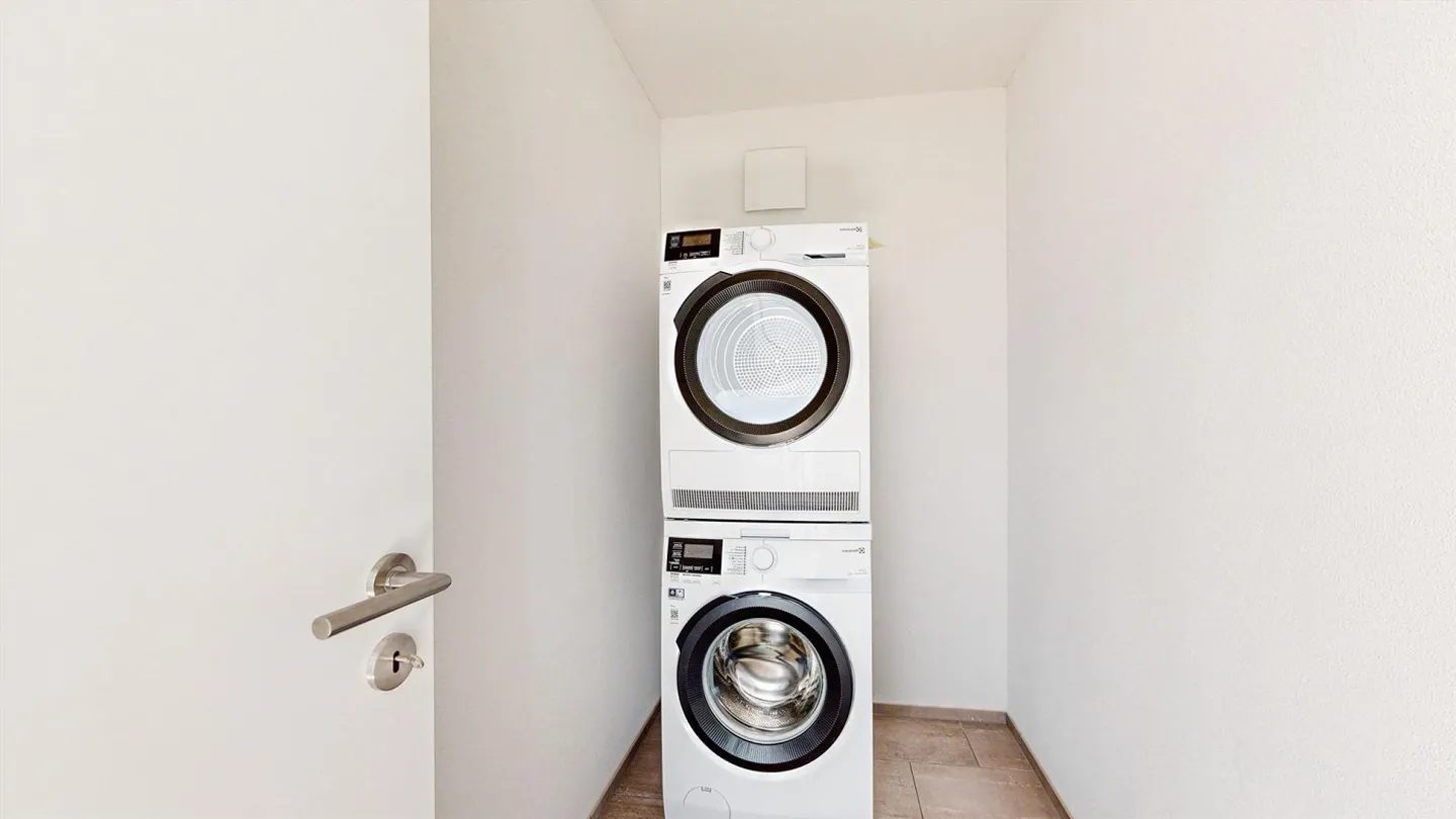 Take off and land in residential happiness! - Photo 9 of 13