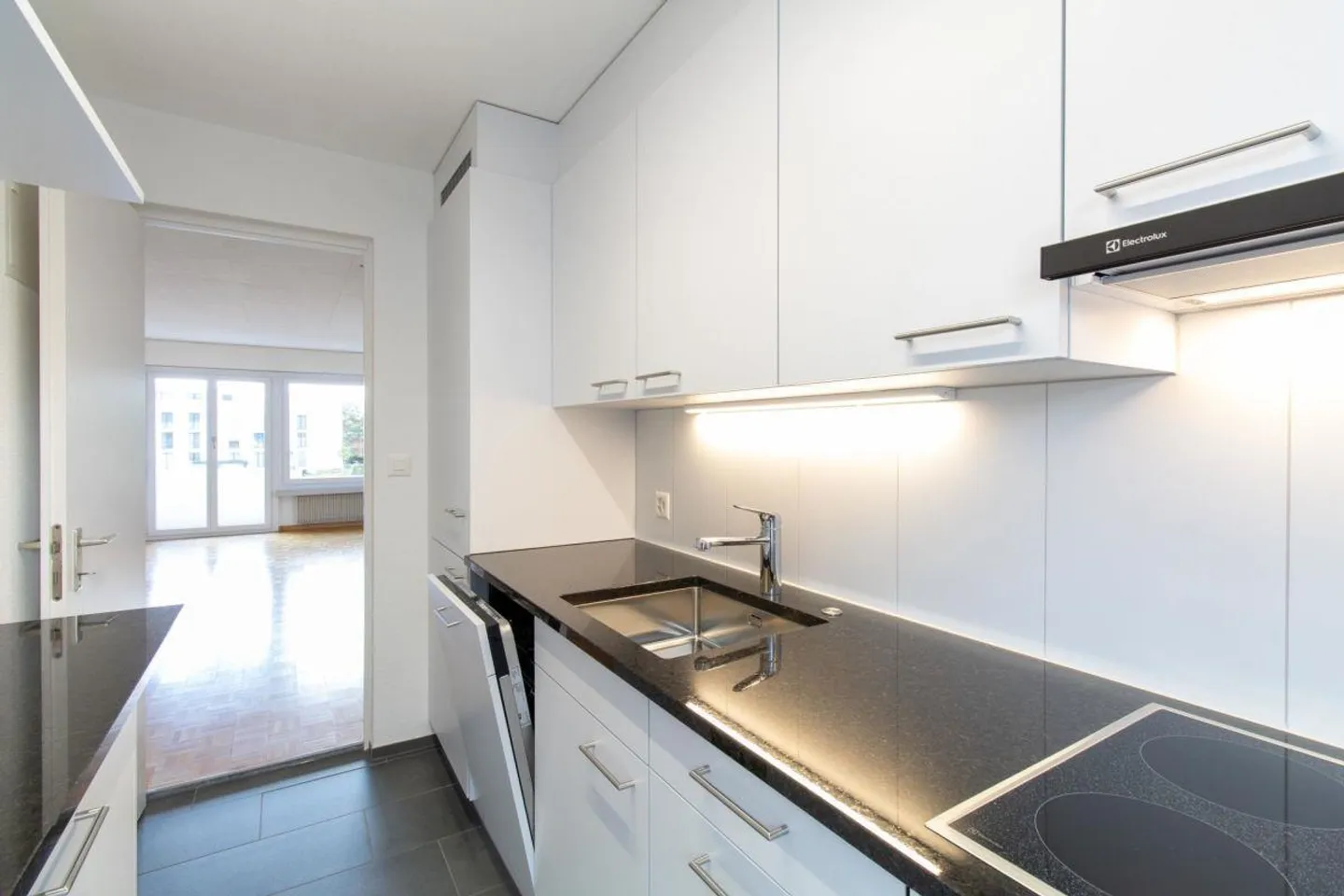 Affordable apartment in a quiet location - Photo 3 of 12
