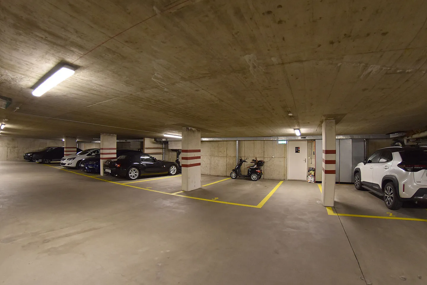 Garage space in a central location - Photo 3 of 3