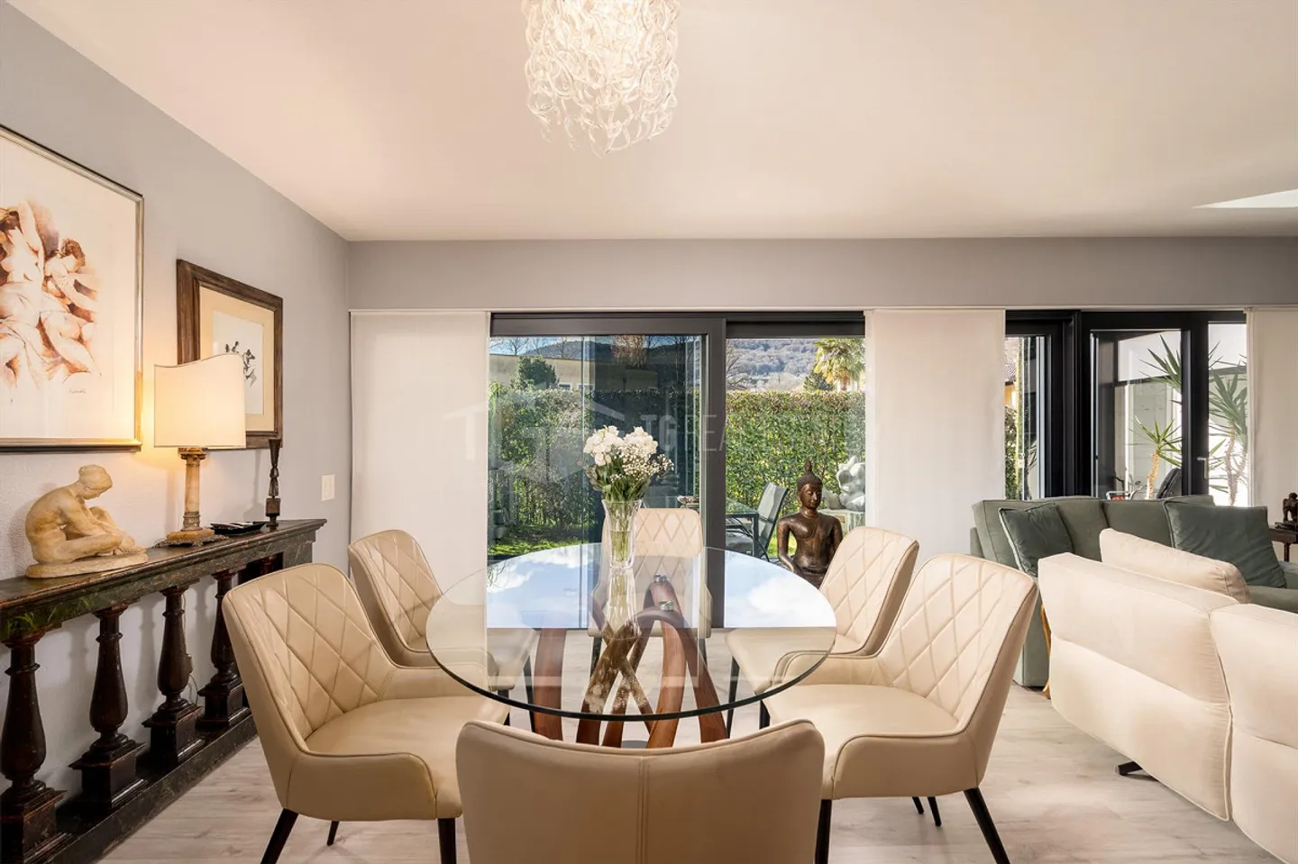 Charmantes Einfamilienhaus mit Garten - Foto 2 von 13