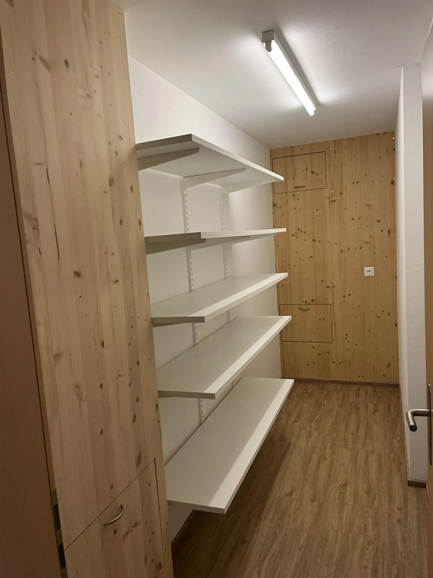 Four and a half rooms - Photo 4 of 15