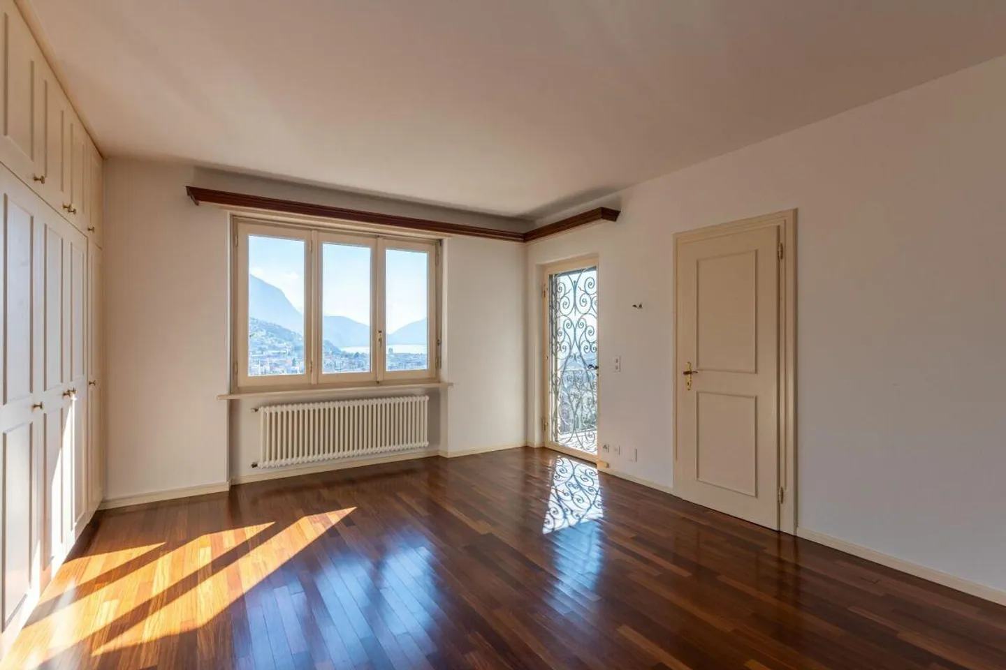 Elegantes Mittelmeervilla mit atemberaubendem Blick auf den Luganer Golf - Foto 11 von 23