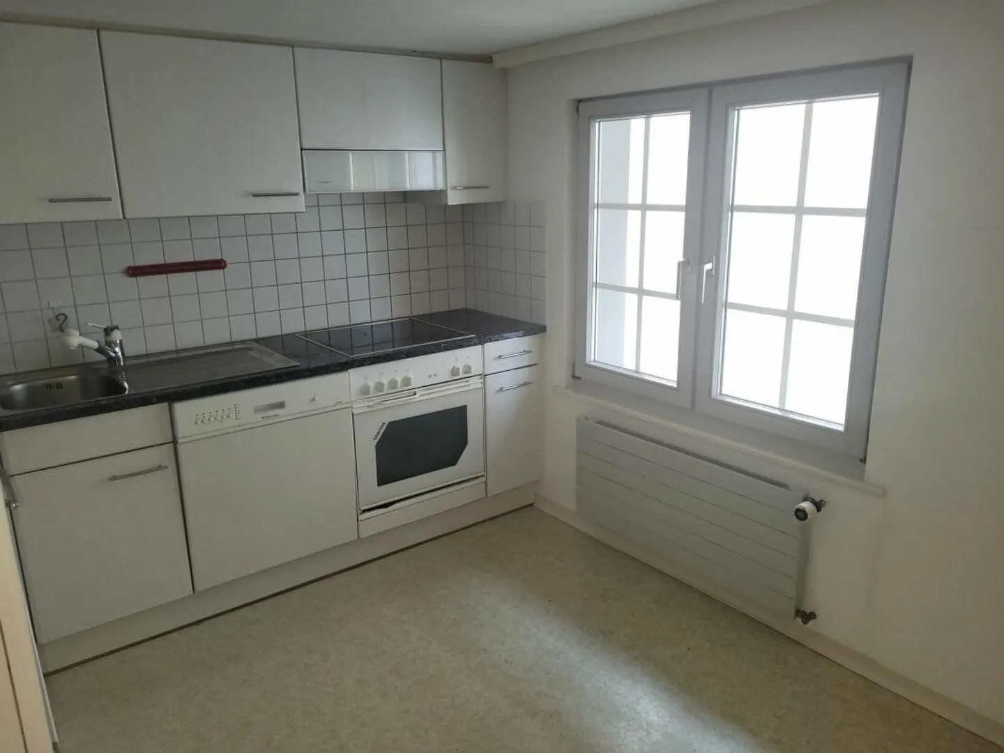 Spacious and Central 2.5 Room Apartment - Photo 5 of 6