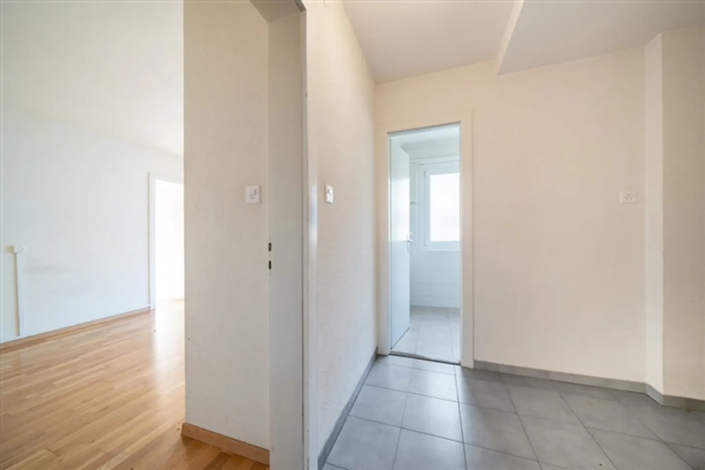 Apartment for rent - Photo 4 of 6