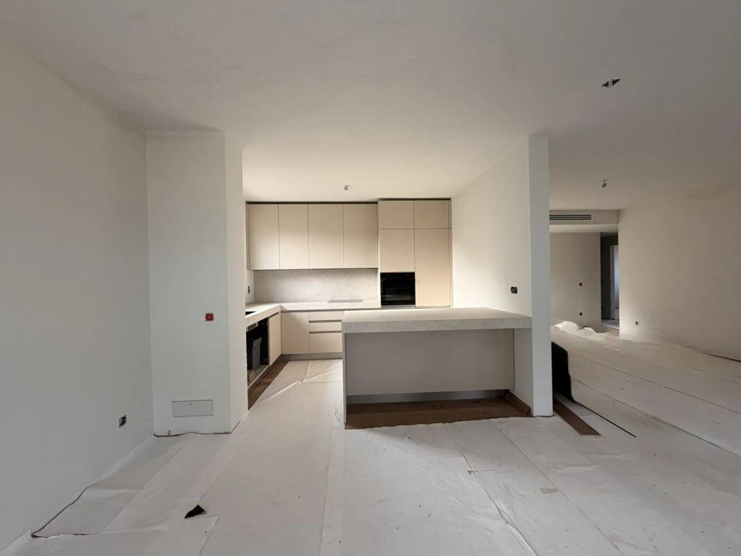 LUGANO-LORETO · RESIDENZA CASSARINETTA · 5.5 ROOM HIGH-QUALITY LIVING AREA WITH LAKE VIEW - Photo 4 of 12