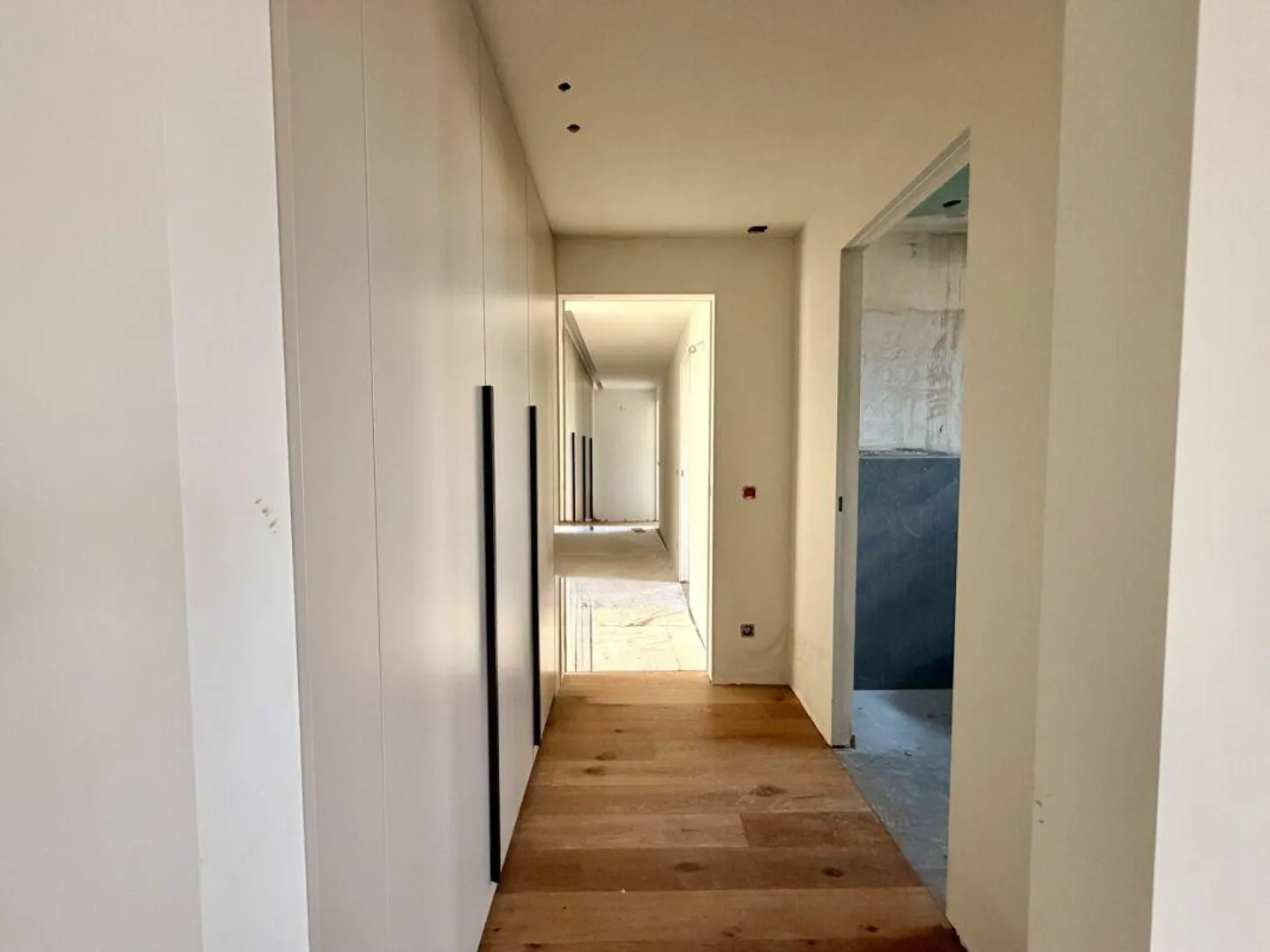 LUGANO-LORETO · RESIDENZA CASSARINETTA · 5.5 ROOM HIGH-QUALITY LIVING AREA WITH LAKE VIEW - Photo 7 of 12