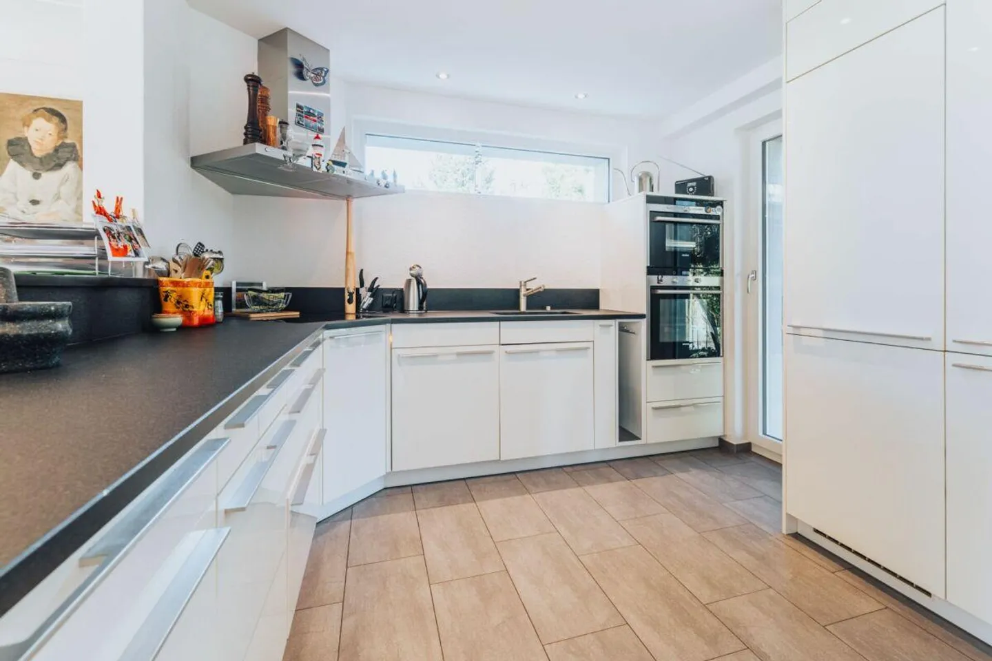 Elegantes 6.5-Zimmer-Haus mit Pool im Allmenquartier - Foto 4 von 13