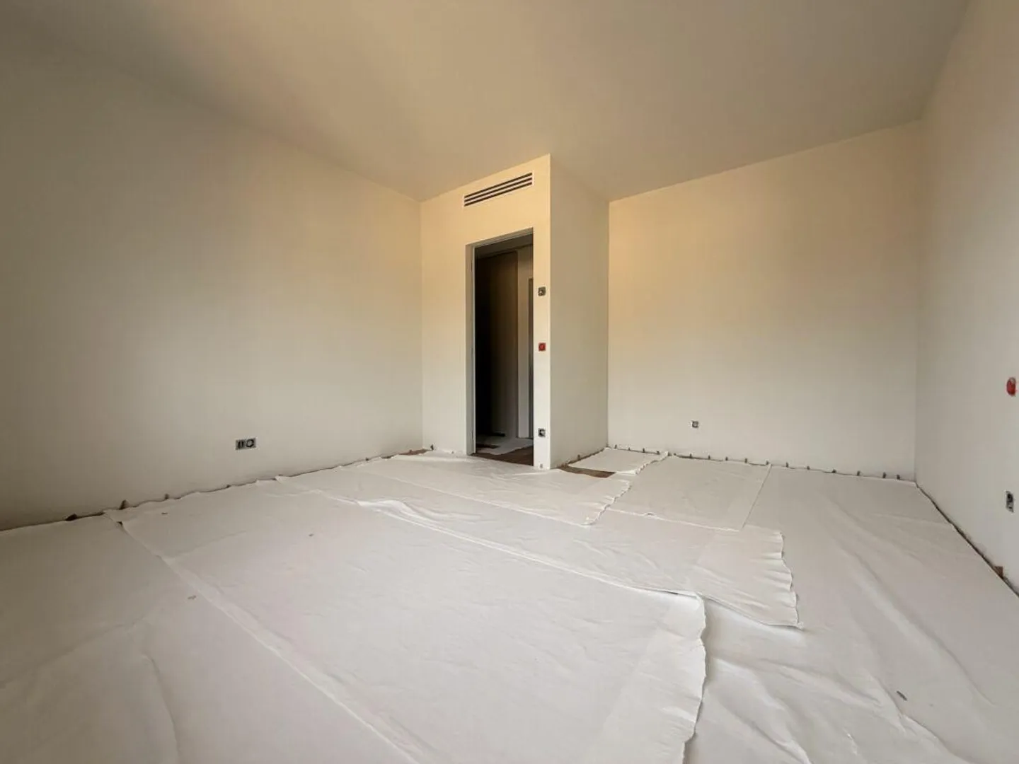 LUGANO-LORETO · RESIDENZA CASSARINETTA · 5.5 ROOM HIGH-QUALITY LIVING AREA WITH LAKE VIEW - Photo 9 of 12