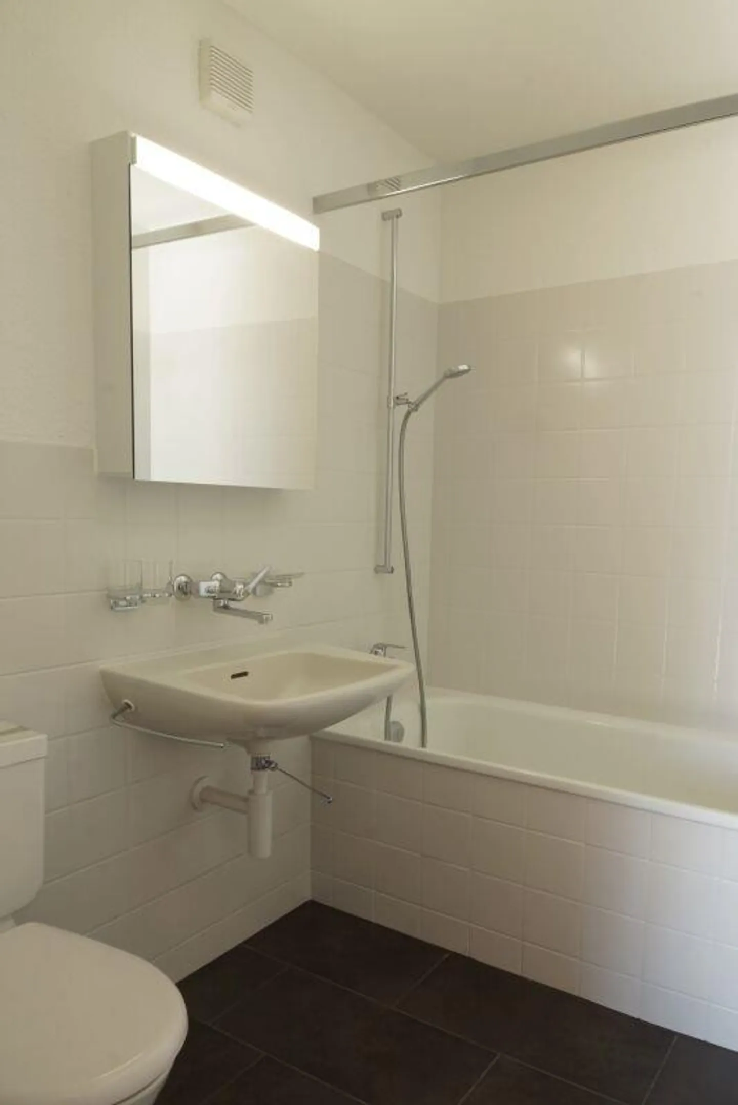 Ampio appartamento di 1 camera in una posizione tranquilla - Foto 4 di 5