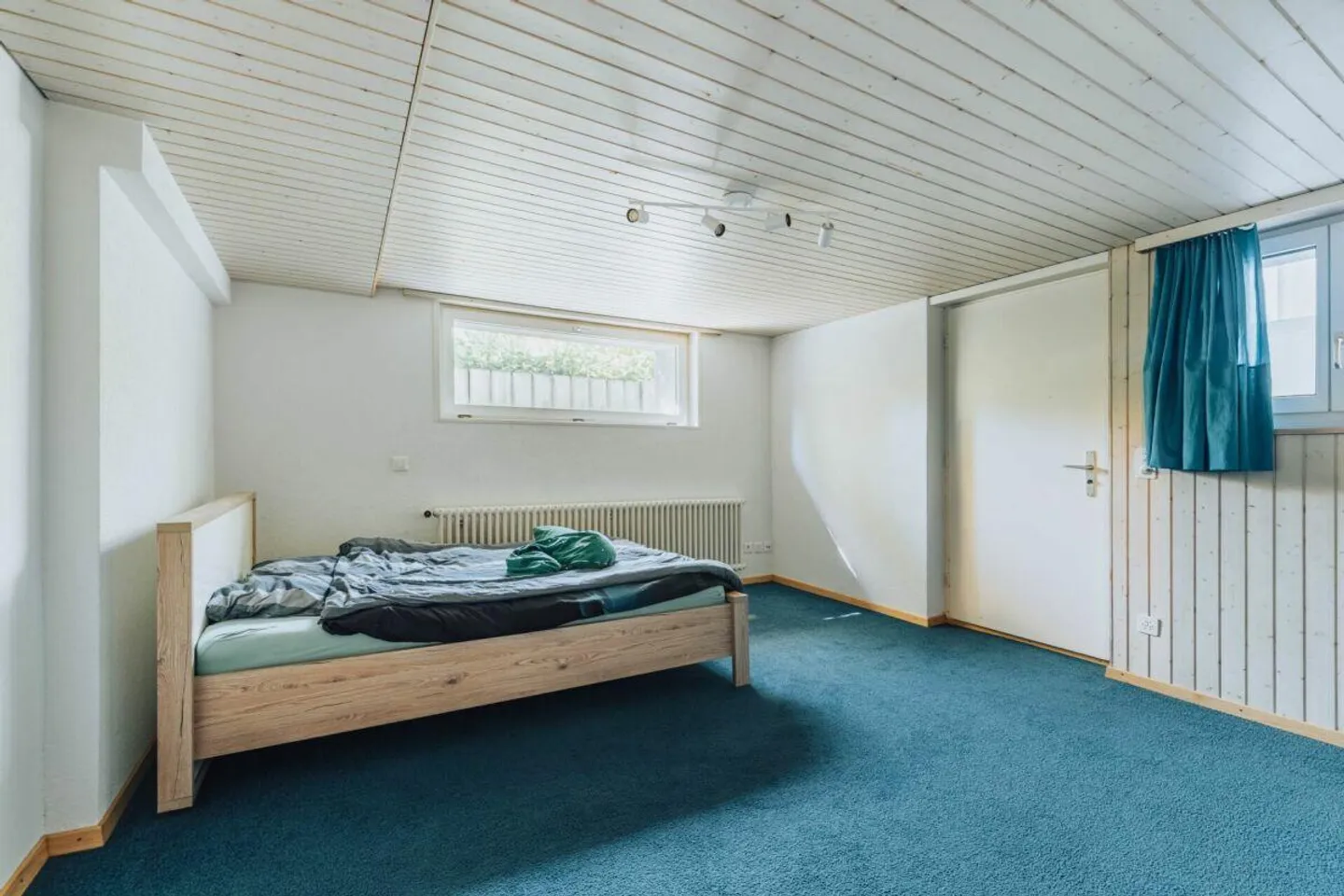 Elegantes 6.5-Zimmer-Haus mit Pool im Allmenquartier - Foto 8 von 13