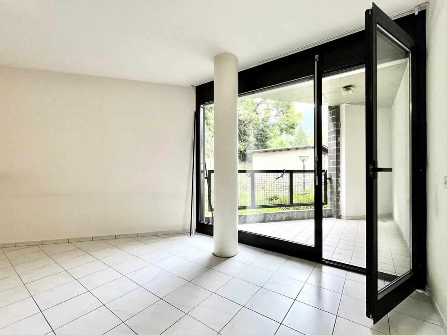 Appartement meublé individuel avec balcon dans la région de services de Canobbio - Photo 3 sur 10