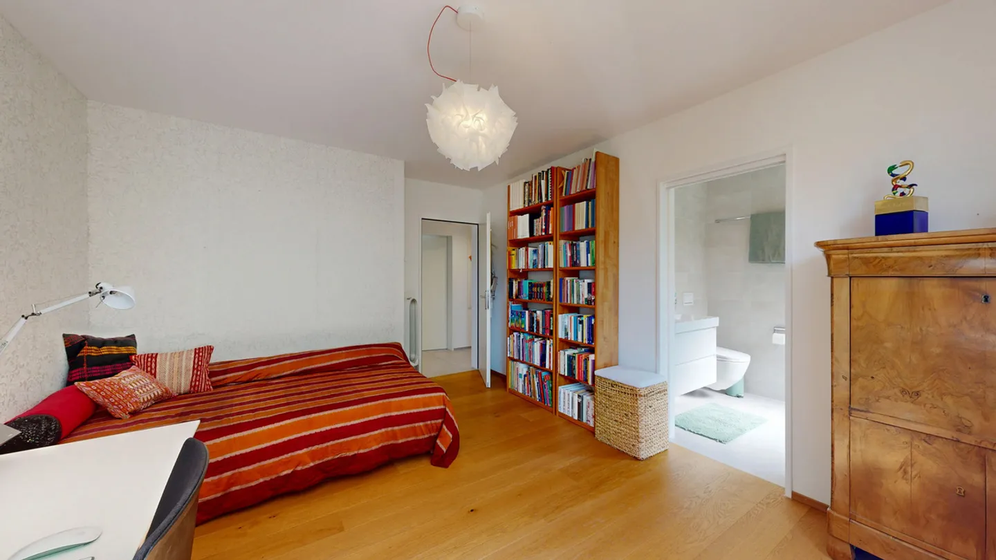 Moderne 4.5-Zimmer-Gartenwohnung mit Einstellhallenplatz - Foto 11 von 19