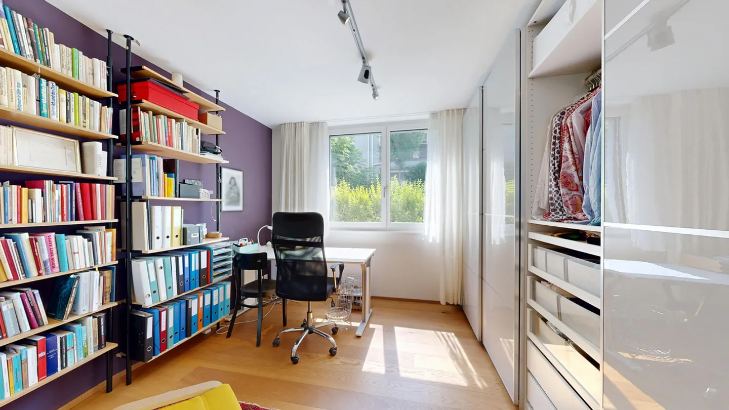 Moderne 4.5-Zimmer-Gartenwohnung mit Einstellhallenplatz - Foto 12 von 19