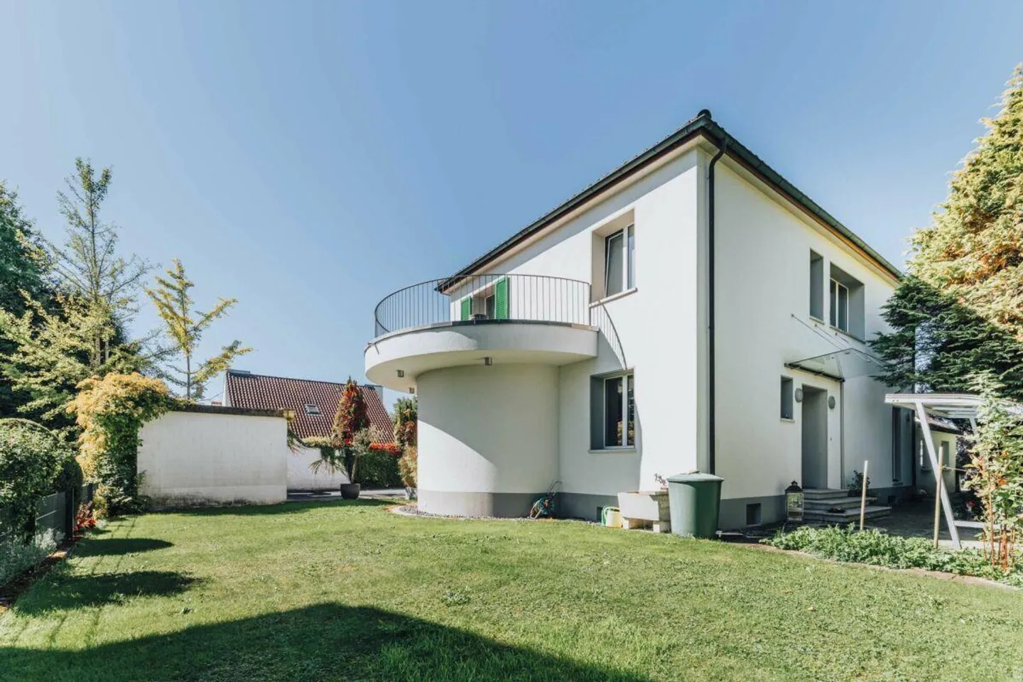 Elegantes 6.5-Zimmer-Haus mit Pool im Allmenquartier - Foto 12 von 13