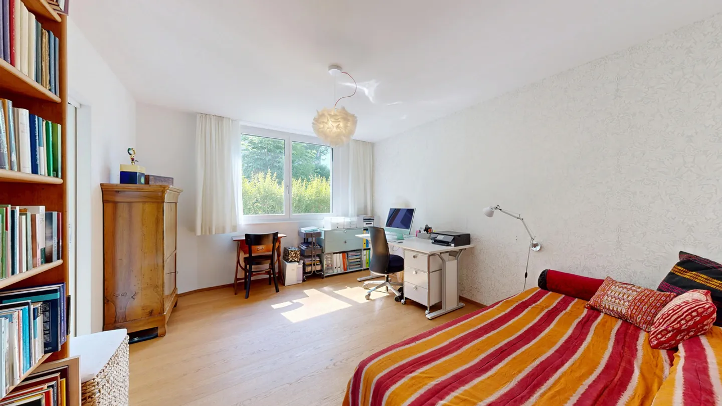 Moderne 4.5-Zimmer-Gartenwohnung mit Einstellhallenplatz - Foto 10 von 19