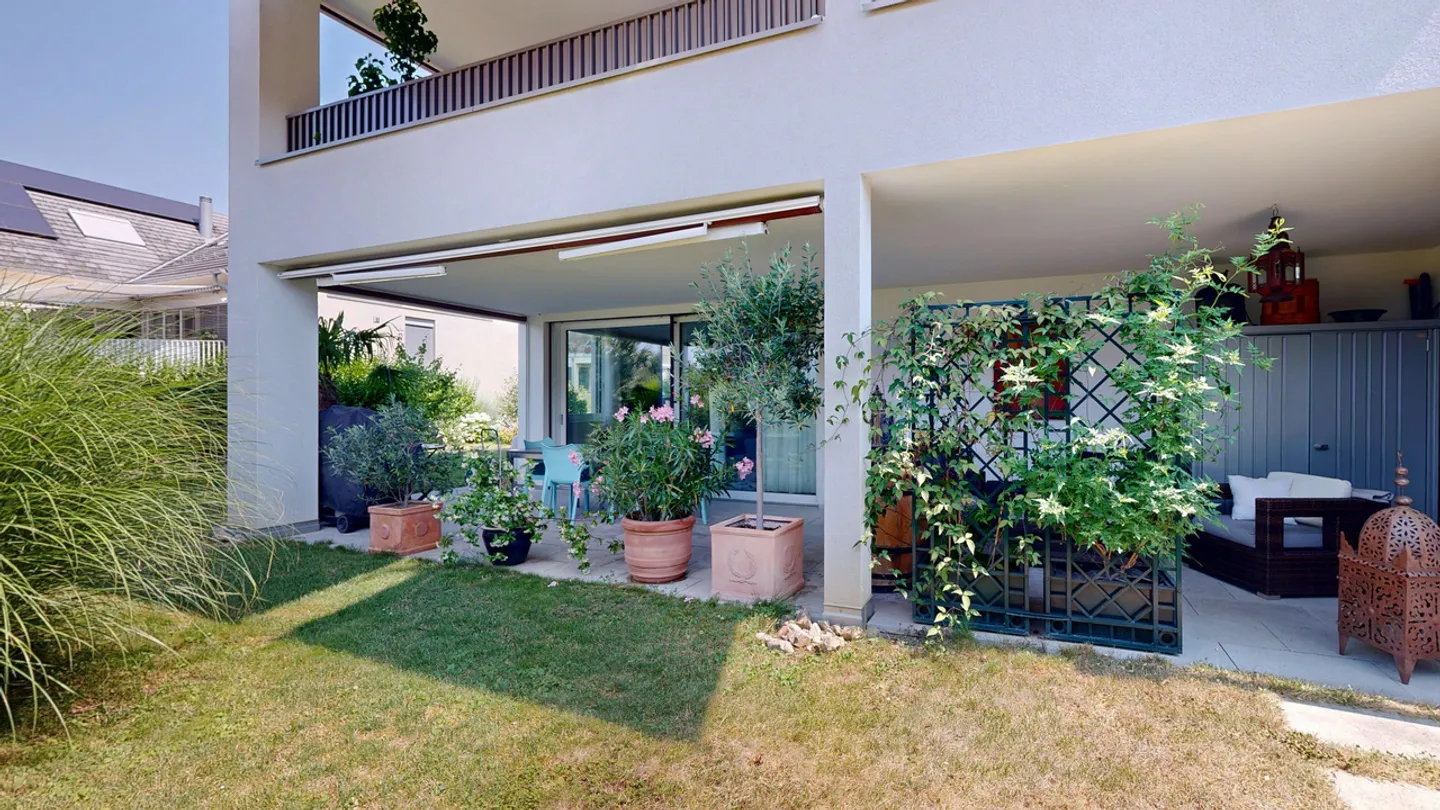 Moderne 4.5-Zimmer-Gartenwohnung mit Einstellhallenplatz - Foto 16 von 19