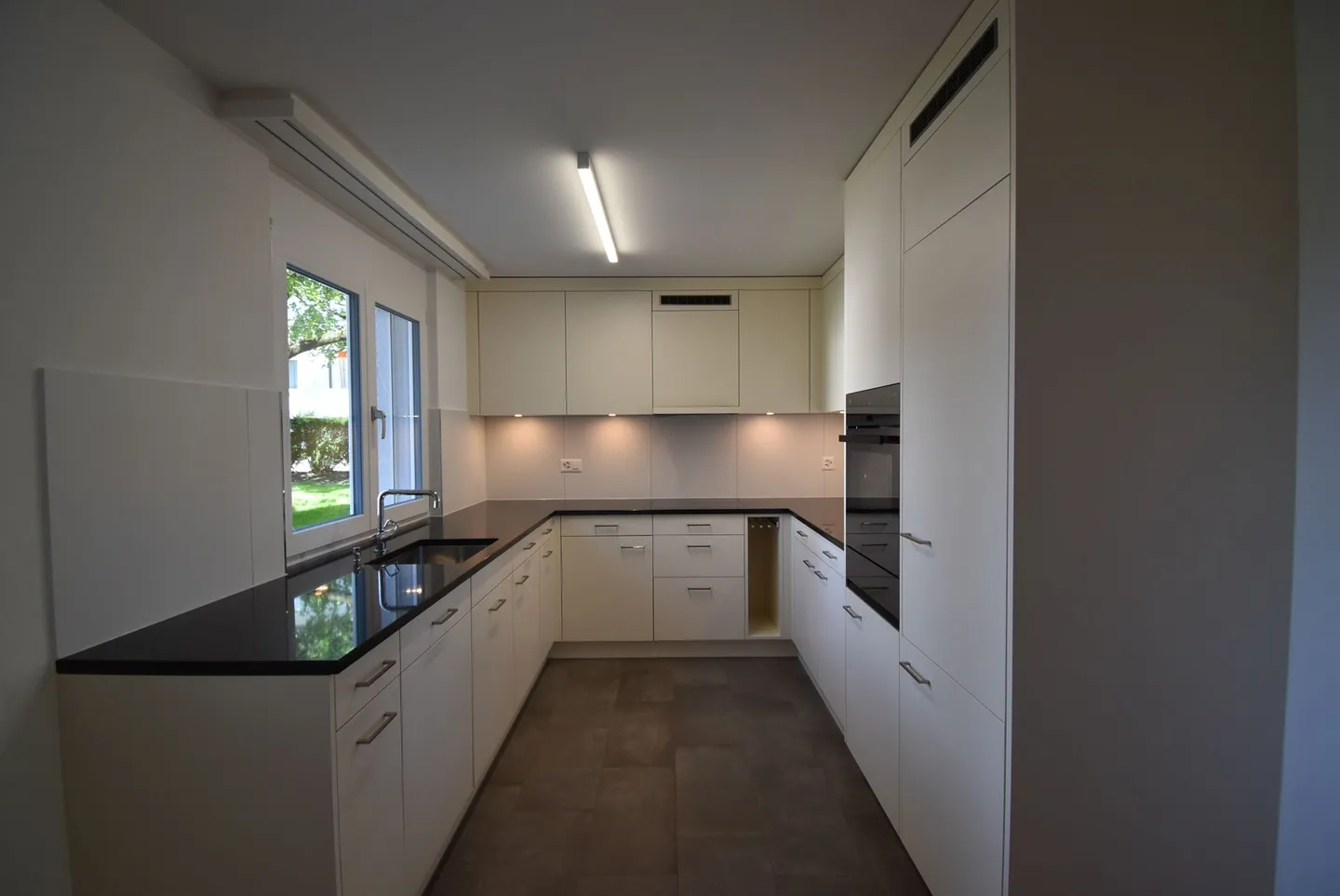 Spacious 4.5-room apartment in a quiet location - Photo 1 of 13