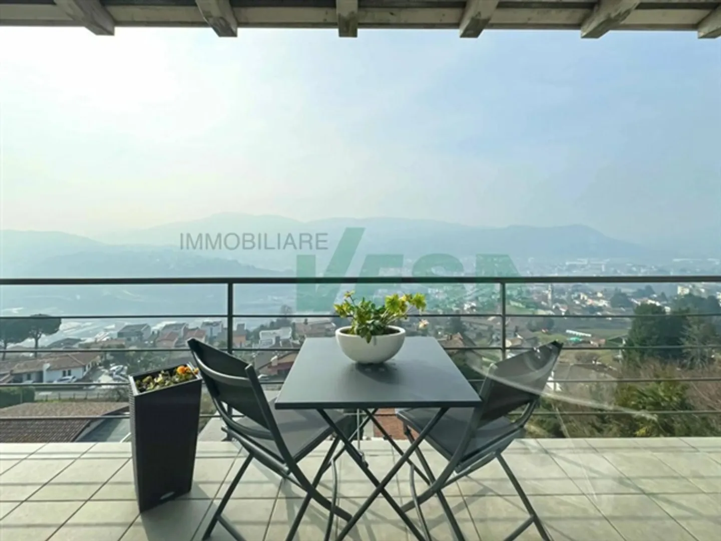 Villa individuelle moderne et lumineuse avec une vue dégagée magnifique - Photo 2 sur 13