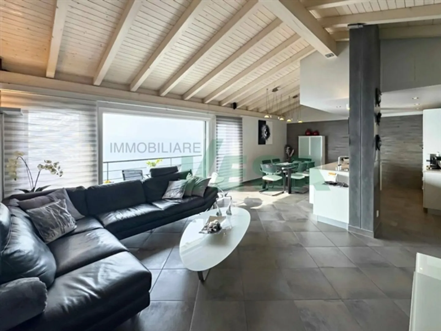 Villa individuelle moderne et lumineuse avec une vue dégagée magnifique - Photo 4 sur 13