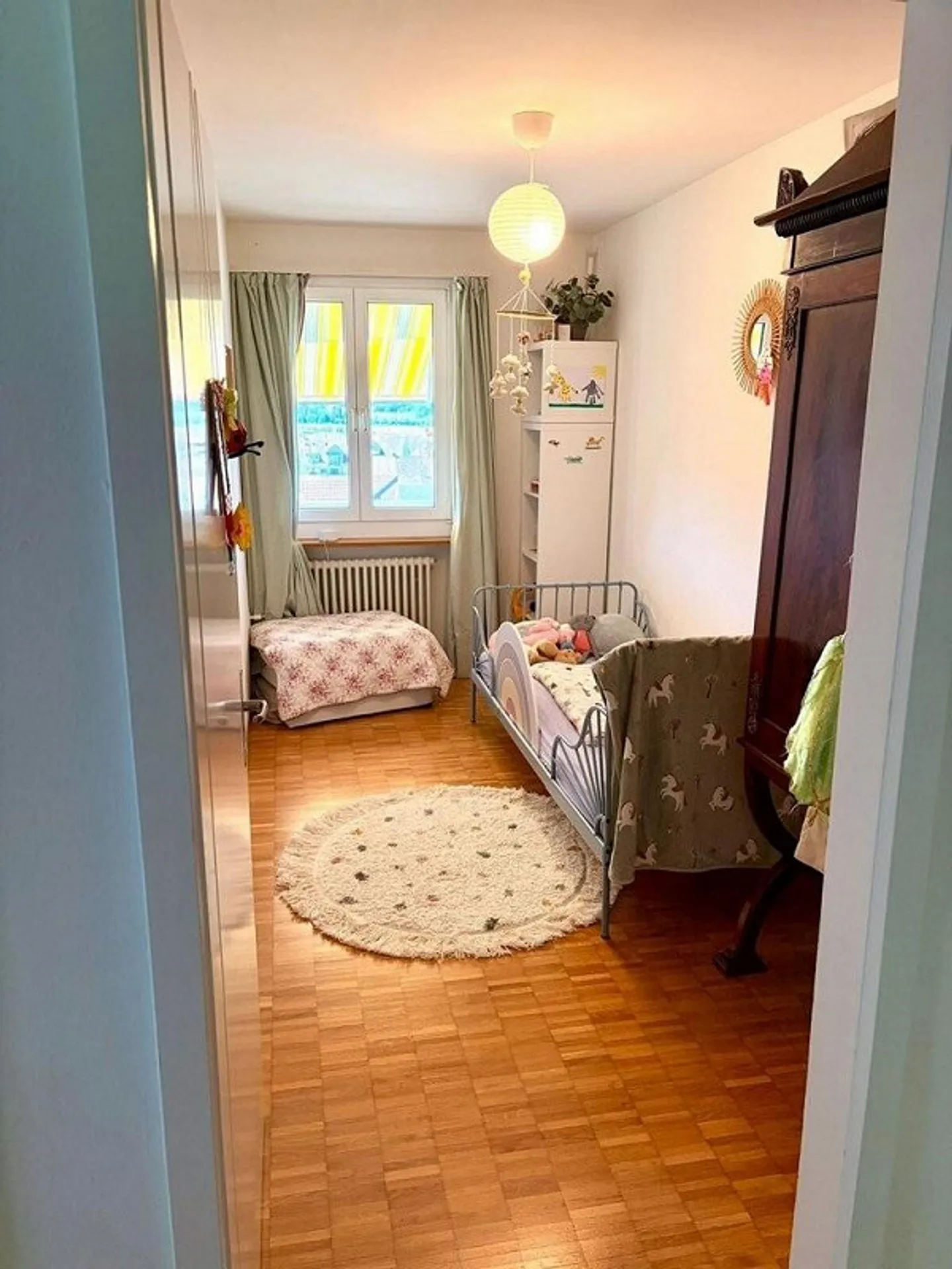 Charmante appartement de 4,5 pièces avec cheminée et balcon - Photo 8 sur 10