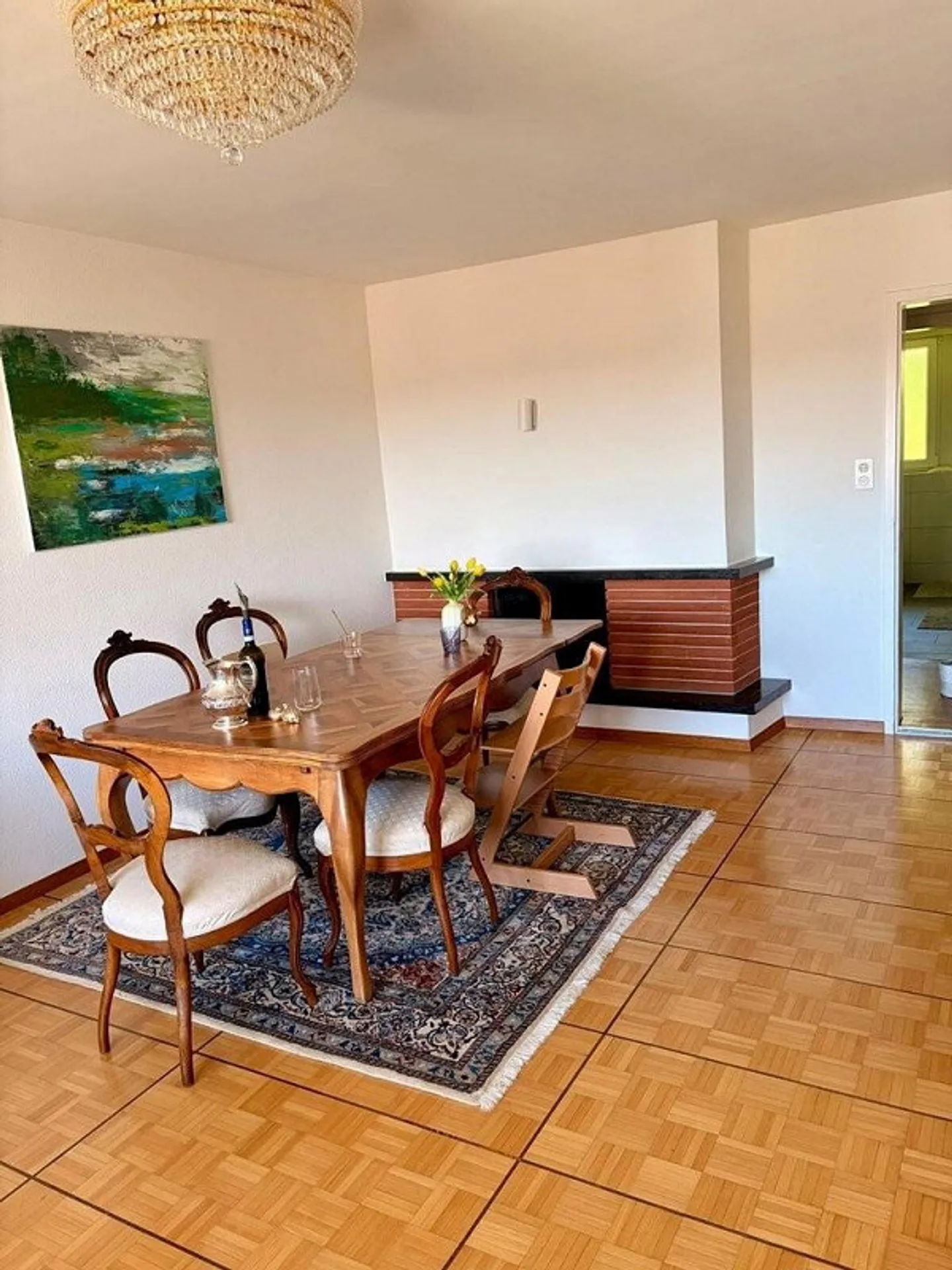 Charmante appartement de 4,5 pièces avec cheminée et balcon - Photo 3 sur 10