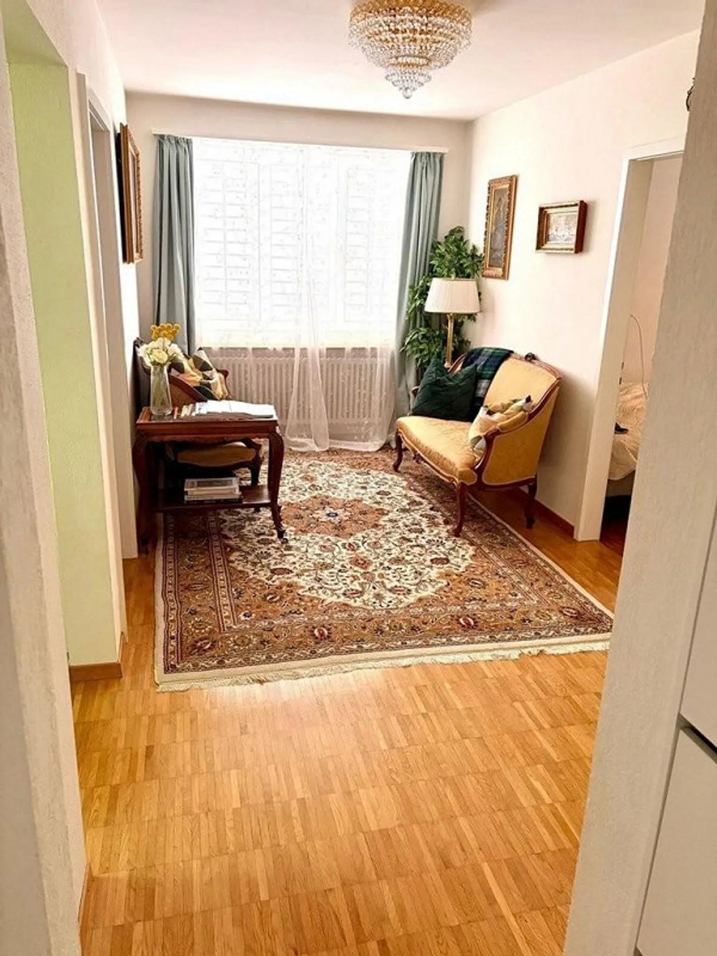 Charmante appartement de 4,5 pièces avec cheminée et balcon - Photo 5 sur 10