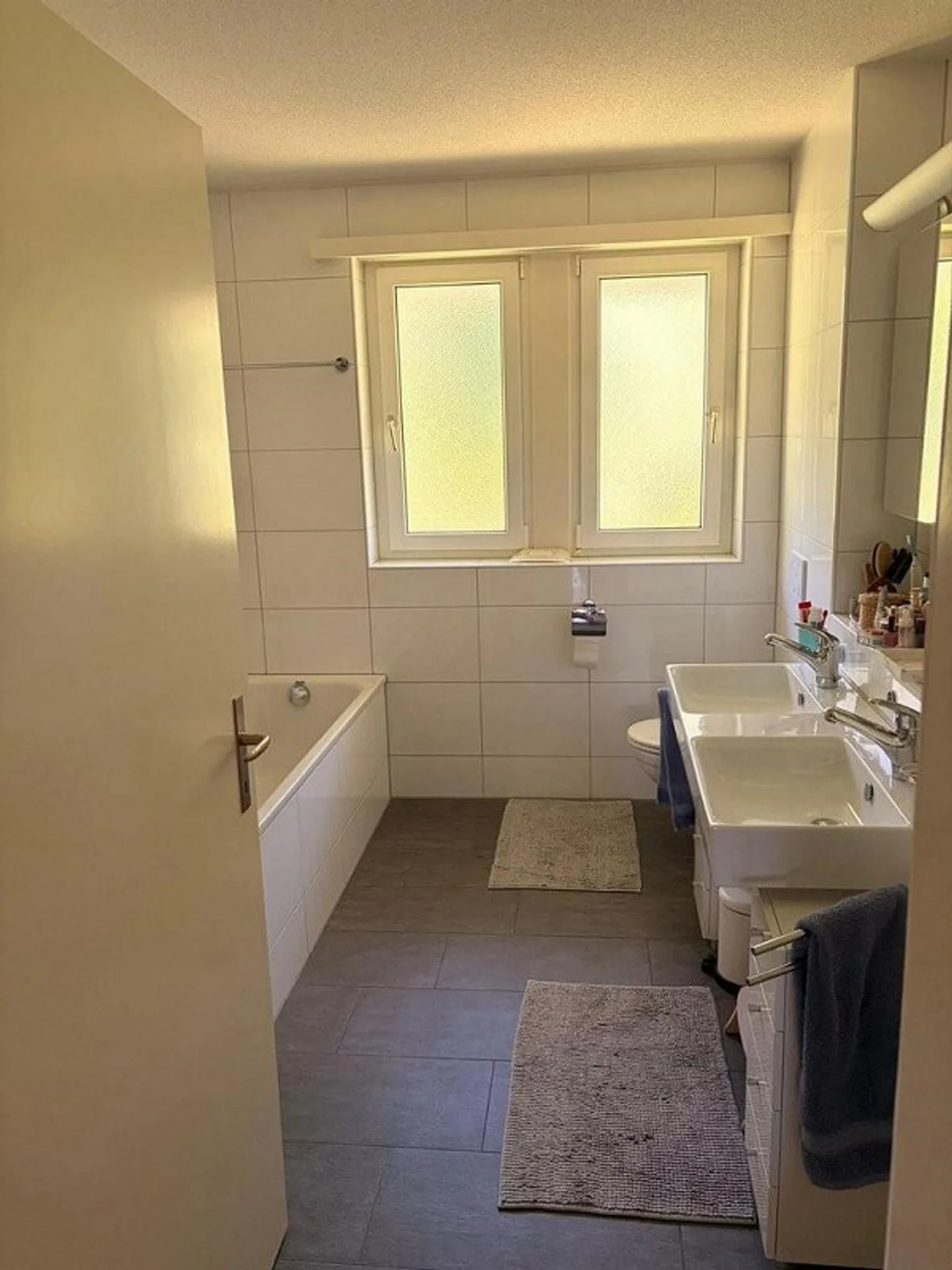 Charmante appartement de 4,5 pièces avec cheminée et balcon - Photo 6 sur 10