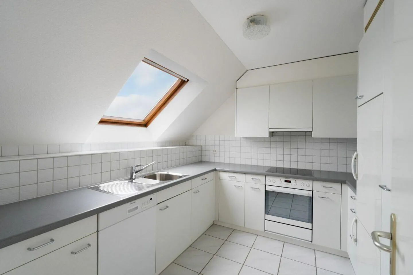 Cozy 4.5 Room Apartment - Photo 5 of 11