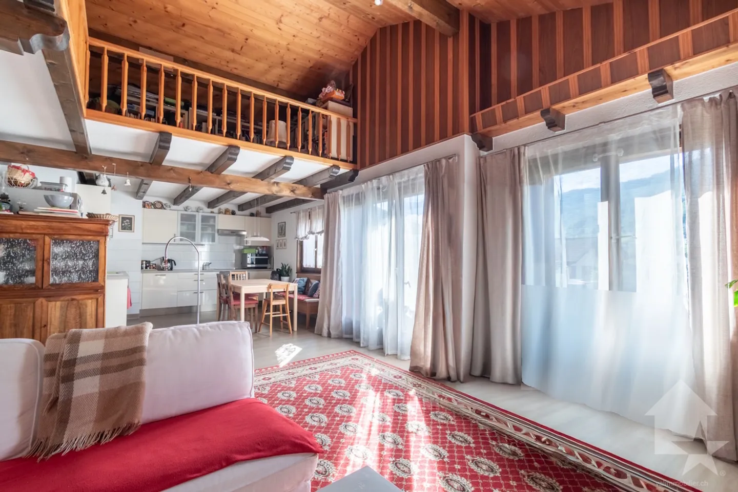 Zweistöckige Wohnung im letzten Stock eines kleinen Gebäudes - Photo 2 of 13