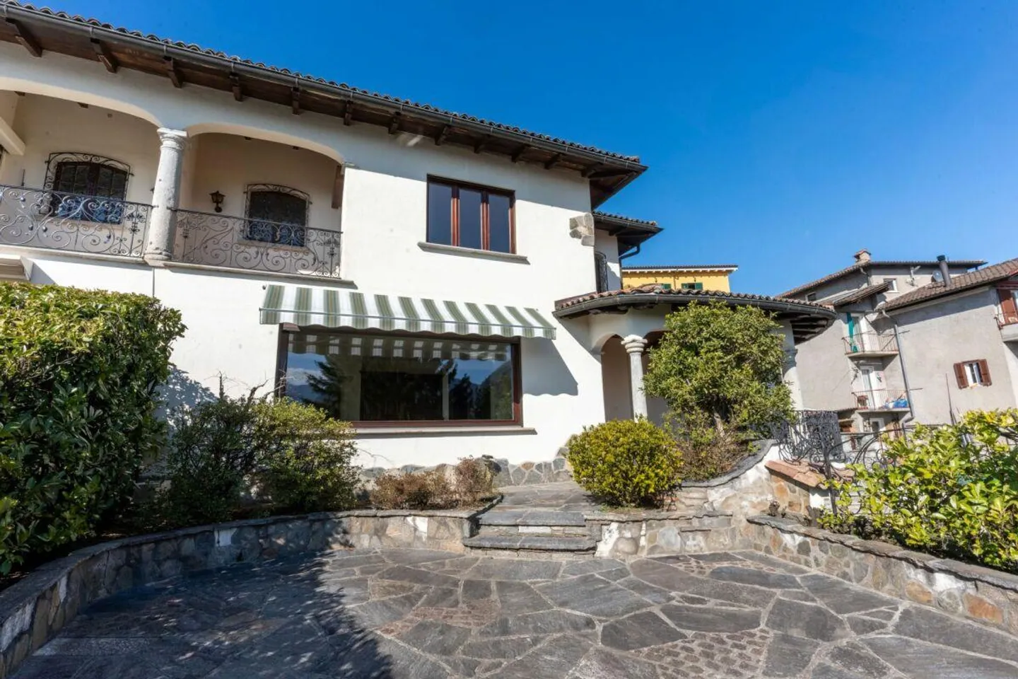 Elegantes Mittelmeervilla mit atemberaubendem Blick auf den Luganer Golf - Foto 20 von 23