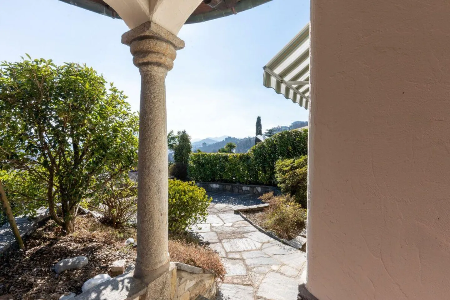 Elegantes Mittelmeervilla mit atemberaubendem Blick auf den Luganer Golf - Foto 21 von 23